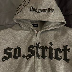 So.Strict Zip Up